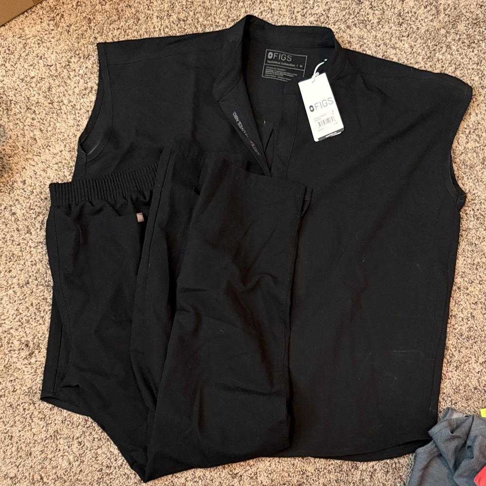 Figs Classic Black Sleeveless Scrub Set